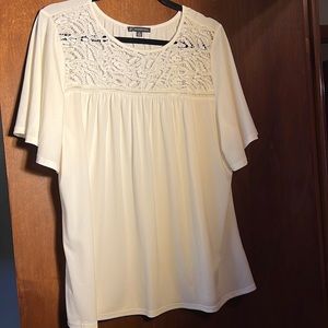 White top with front detailing